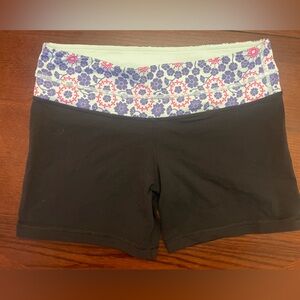 Lululemon boogie shorts size 8